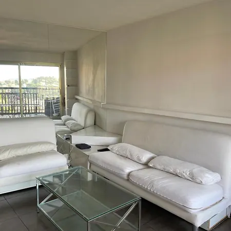 Studieux Proche De Cannes